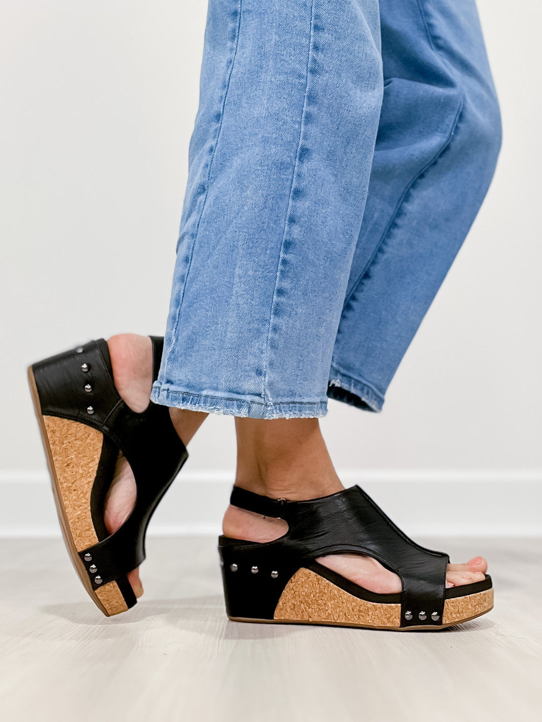 Briellae sandalette à talon compensé femme – style orthopédique élégant – Aveline Lyon