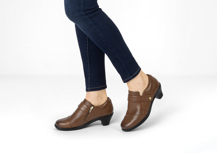 Eva – Agréablement doux en brun chaud