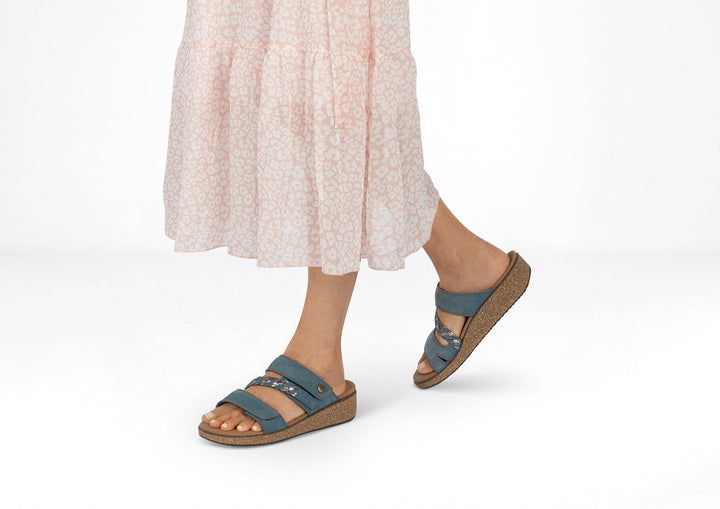 Carrie – Élégance fraîche dans un bleu stylé