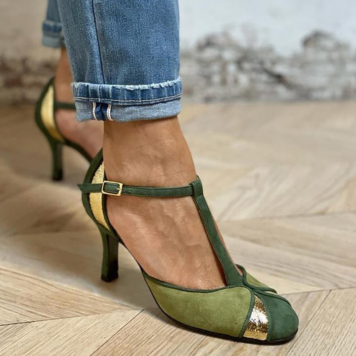 Taviana | Chaussures en vernis avec des brides en T et bout fermé
